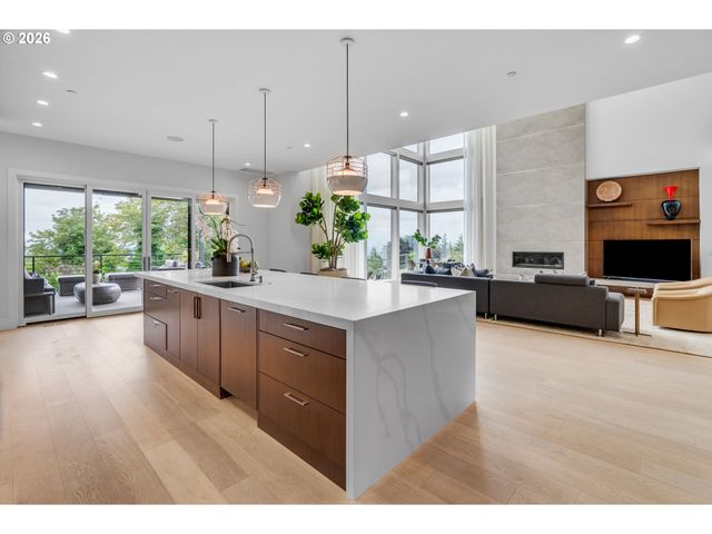 707 Nw SKYLINE CREST Rd, Portland, OR 97229