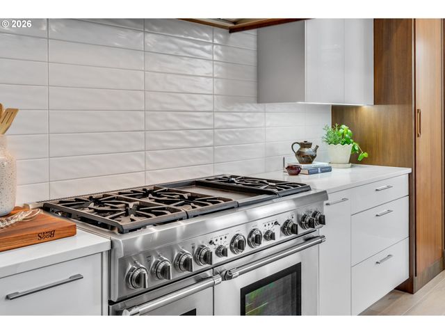707 Nw SKYLINE CREST Rd, Portland, OR 97229