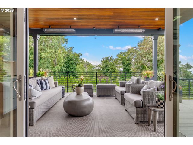 707 Nw SKYLINE CREST Rd, Portland, OR 97229