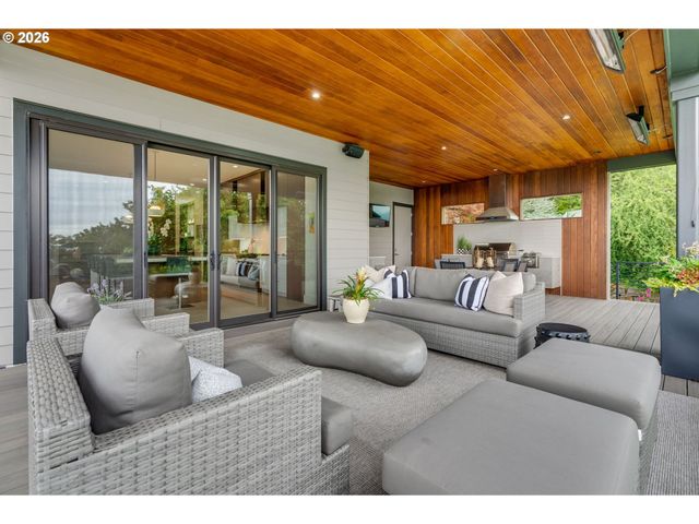 707 Nw SKYLINE CREST Rd, Portland, OR 97229