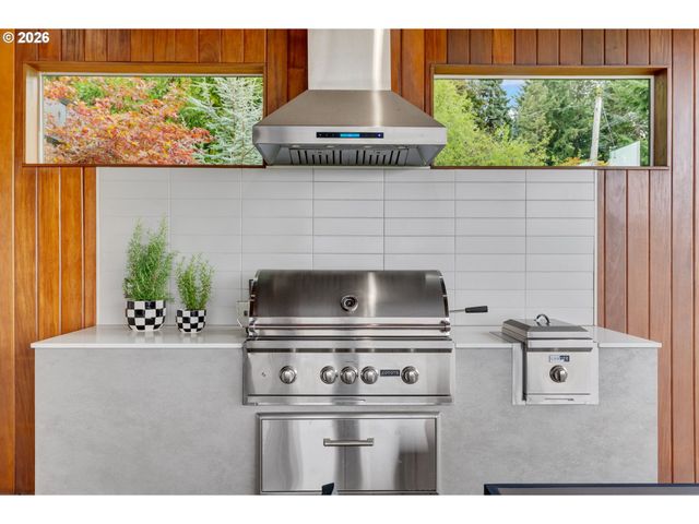 707 Nw SKYLINE CREST Rd, Portland, OR 97229