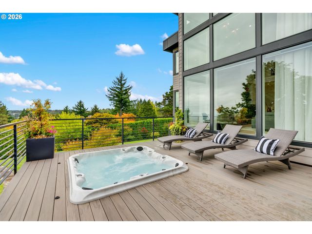 707 Nw SKYLINE CREST Rd, Portland, OR 97229
