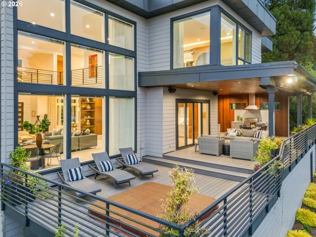 707 Nw SKYLINE CREST Rd, Portland, OR 97229