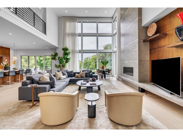 707 Nw SKYLINE CREST Rd, Portland, OR 97229