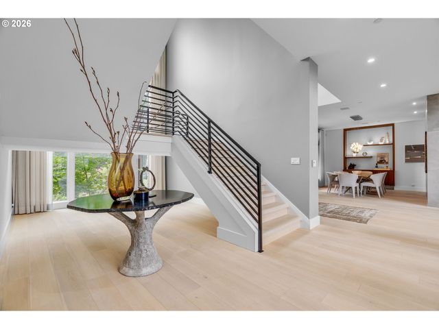 707 Nw SKYLINE CREST Rd, Portland, OR 97229