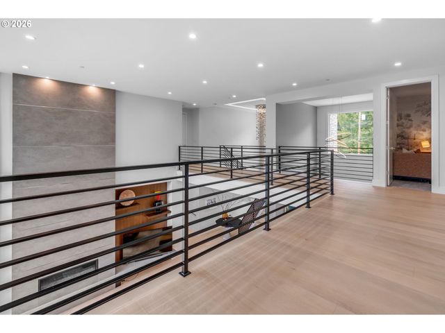 707 Nw SKYLINE CREST Rd, Portland, OR 97229