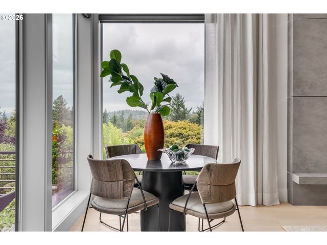 707 Nw SKYLINE CREST Rd, Portland, OR 97229