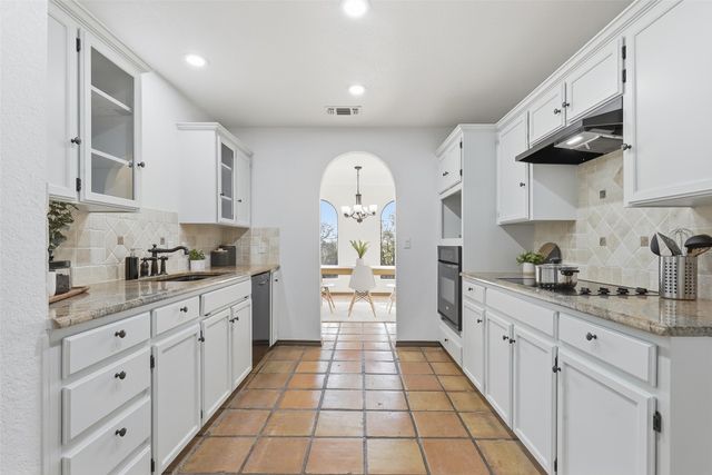 612 Shady Oaks Trail, Burleson, TX 76028