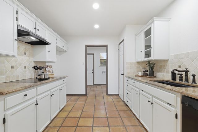 612 Shady Oaks Trail, Burleson, TX 76028