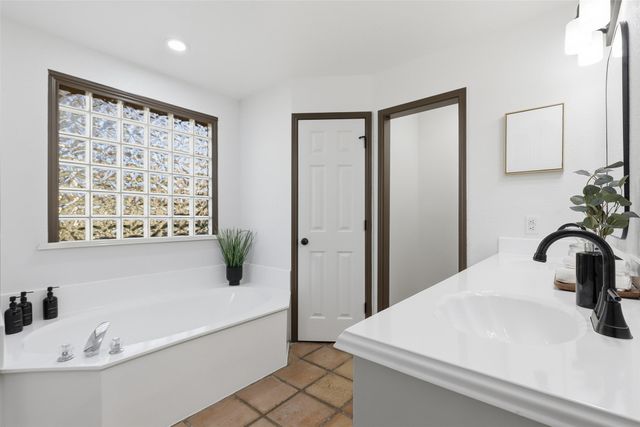 612 Shady Oaks Trail, Burleson, TX 76028