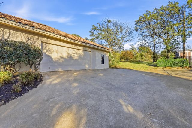 612 Shady Oaks Trail, Burleson, TX 76028