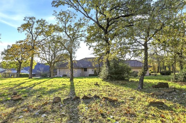 612 Shady Oaks Trail, Burleson, TX 76028