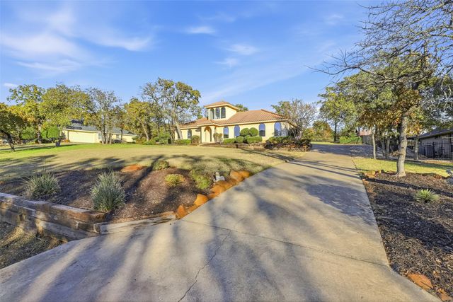 612 Shady Oaks Trail, Burleson, TX 76028