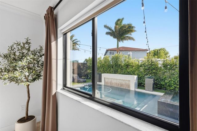 16314 SW 57th St, Miami, FL 33193