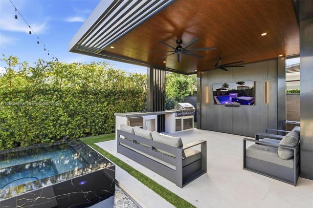 16314 SW 57th St, Miami, FL 33193