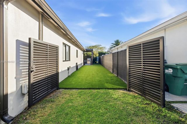 16314 SW 57th St, Miami, FL 33193