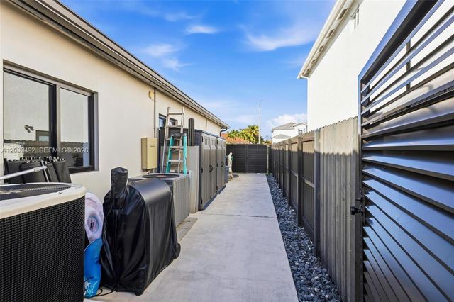 16314 SW 57th St, Miami, FL 33193