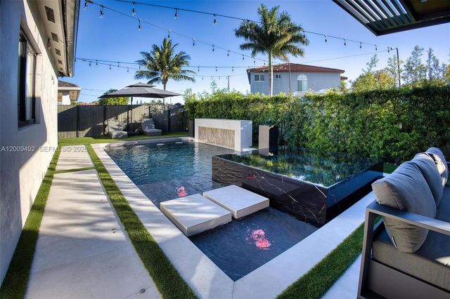 16314 SW 57th St, Miami, FL 33193