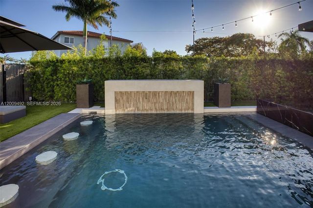 16314 SW 57th St, Miami, FL 33193