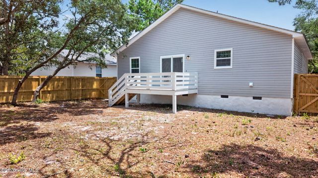 137 NE 31st Street, Oak Island, NC 28465