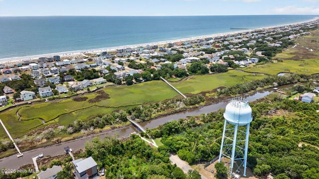 137 NE 31st Street, Oak Island, NC 28465