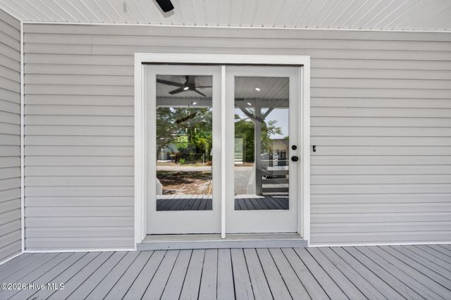 137 NE 31st Street, Oak Island, NC 28465