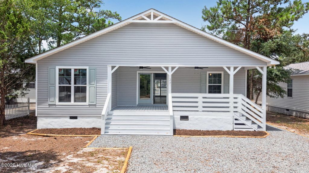 137 NE 31st Street, Oak Island, NC 28465