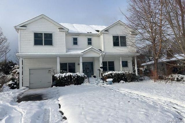 9 Floral Lane, Saint James, NY 11780