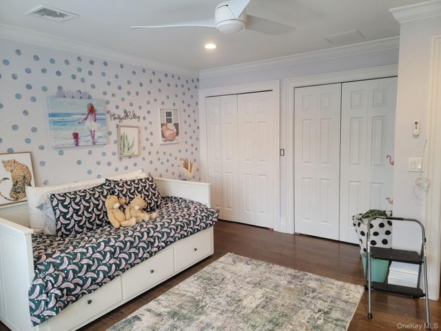 9 Floral Lane, Saint James, NY 11780