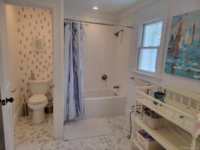 9 Floral Lane, Saint James, NY 11780