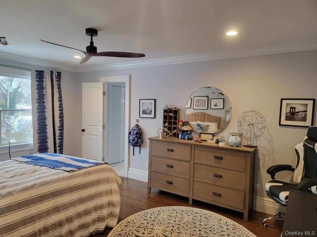 9 Floral Lane, Saint James, NY 11780