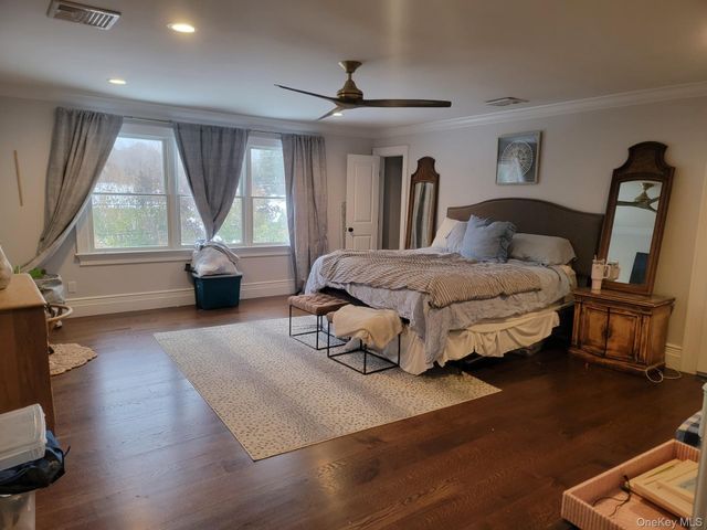 9 Floral Lane, Saint James, NY 11780