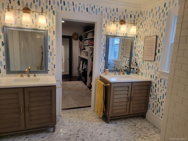 9 Floral Lane, Saint James, NY 11780