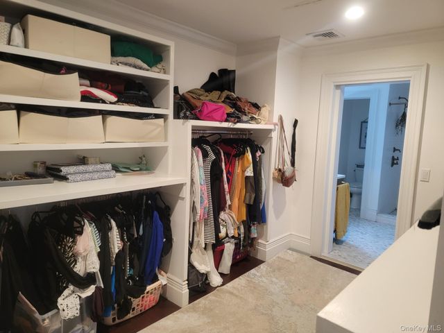 9 Floral Lane, Saint James, NY 11780