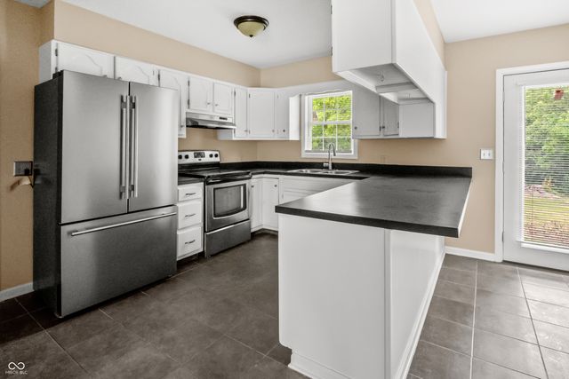 5302 W Quan Wae Drive, Columbus, IN 47201