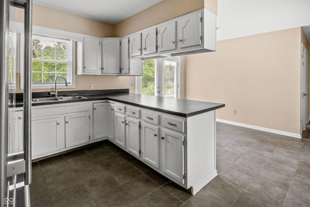 5302 W Quan Wae Drive, Columbus, IN 47201