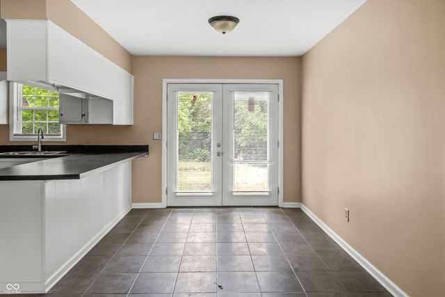 5302 W Quan Wae Drive, Columbus, IN 47201