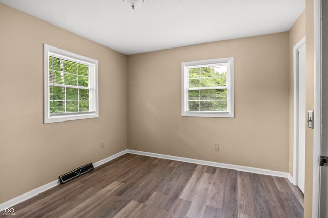 5302 W Quan Wae Drive, Columbus, IN 47201