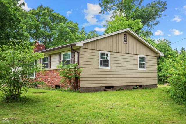 5302 W Quan Wae Drive, Columbus, IN 47201