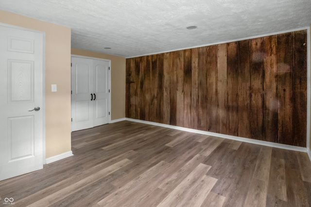 5302 W Quan Wae Drive, Columbus, IN 47201
