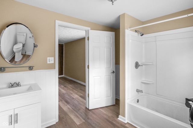 5302 W Quan Wae Drive, Columbus, IN 47201
