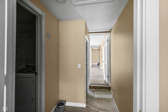 5302 W Quan Wae Drive, Columbus, IN 47201