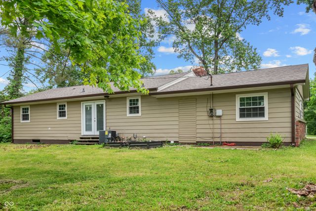 5302 W Quan Wae Drive, Columbus, IN 47201
