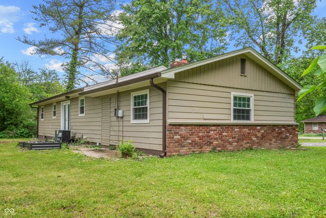 5302 W Quan Wae Drive, Columbus, IN 47201