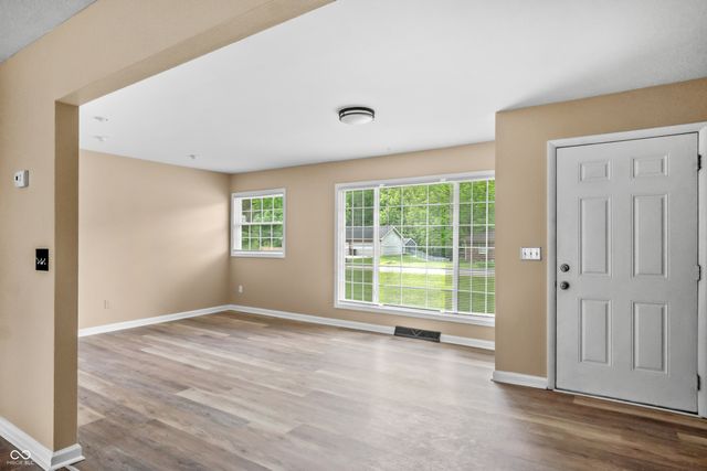 5302 W Quan Wae Drive, Columbus, IN 47201