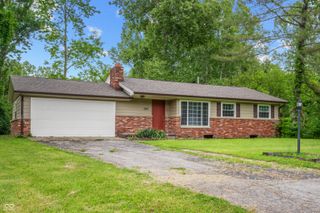 5302 W Quan Wae Drive, Columbus, IN 47201