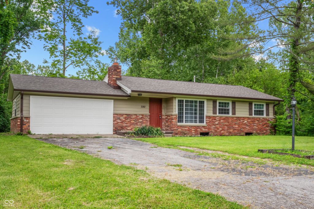 5302 W Quan Wae Drive, Columbus, IN 47201