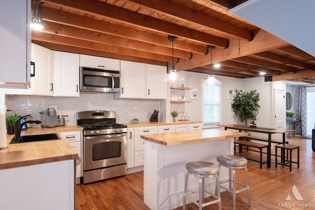 411 Edward Court, Des Plaines, IL 60016