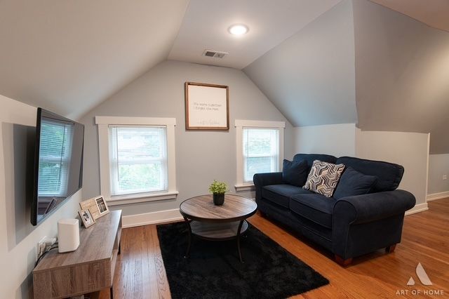 411 Edward Court, Des Plaines, IL 60016