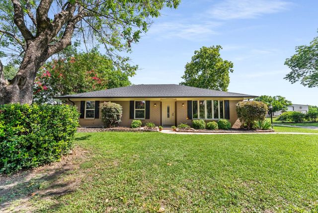 849 Twin Oaks Drive, Wylie, TX 75098